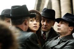 Sophie Marceau refuse de poasser après Le Pen sur TF1