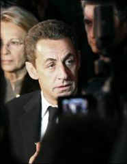 Sarkozy mélange les pouvoirs