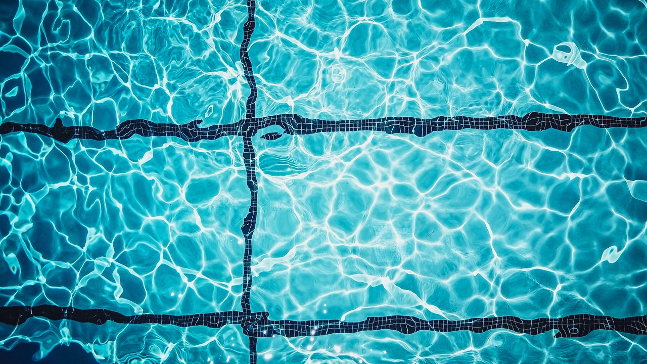 Peut-on choisir la couleur de fond d'une piscine ? - My Little Buzz — free download